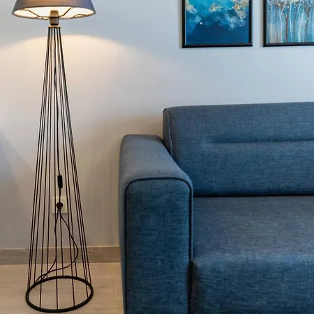 Stylish Urban Apt- Soak Up The City's Vibes Διαμέρισμα *